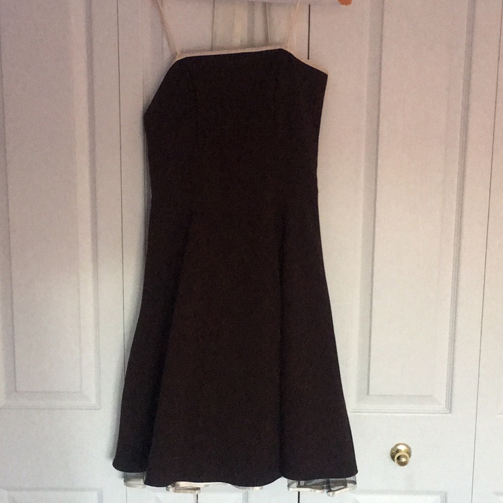 Fun and flirty dark brown dress - very flattering!